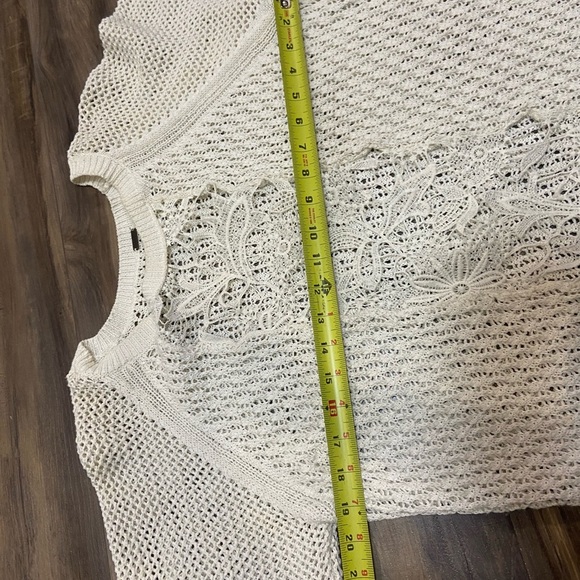 White Poof Knit Sweater With Floral Detail - Picture 4 of 4